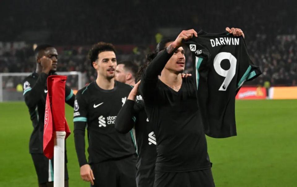 乌比格：今天球队表现非常出色，首发登场是早上教练组决定的