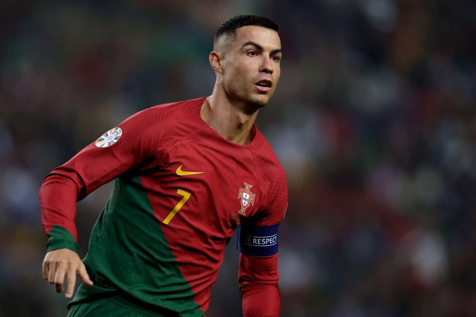 ESPN：曼联计划明年夏窗再引进中场，届时球队将有足够资金