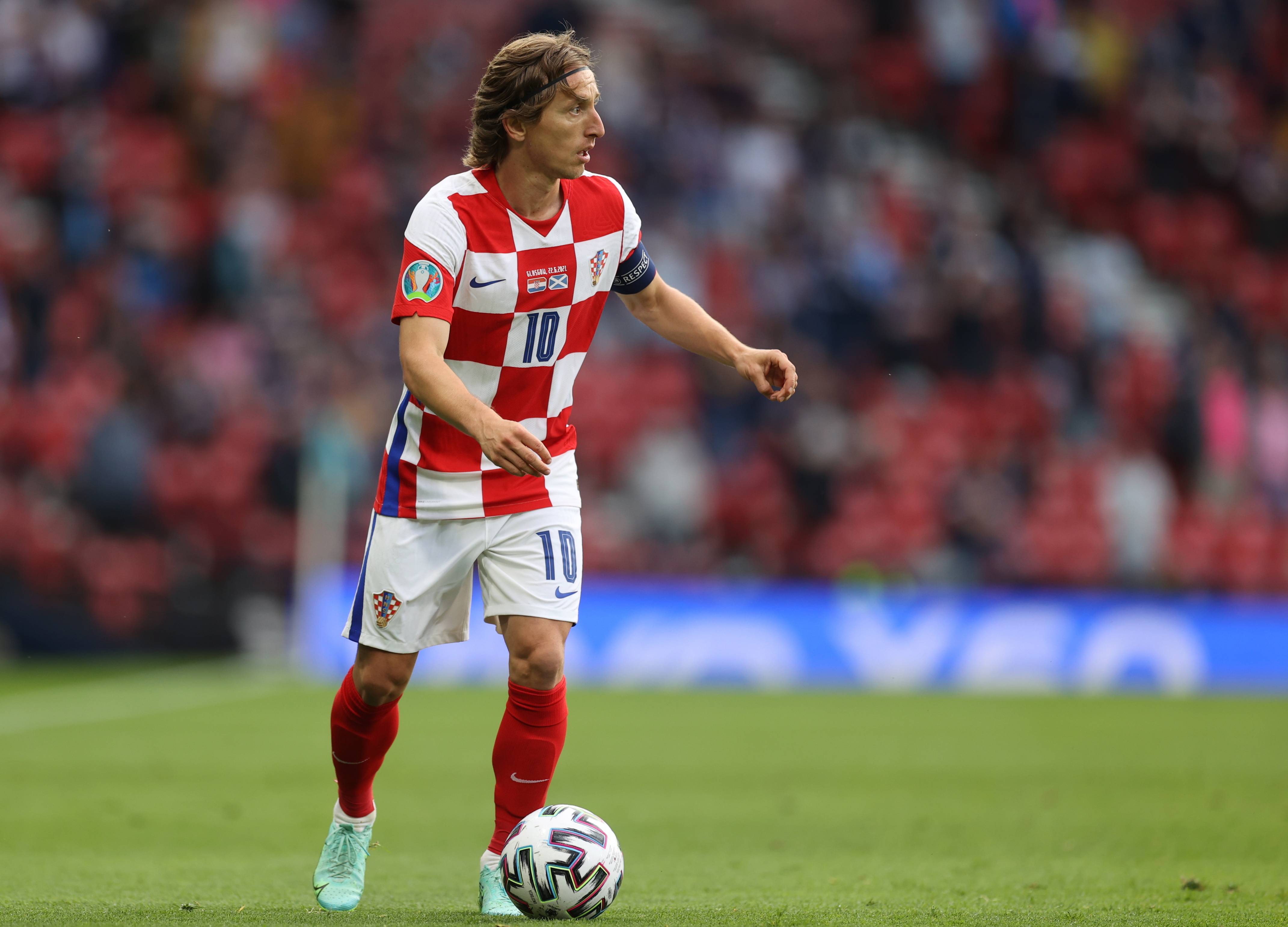 黄蜂官方：三球左脚踝酸痛，本场比赛不会回归