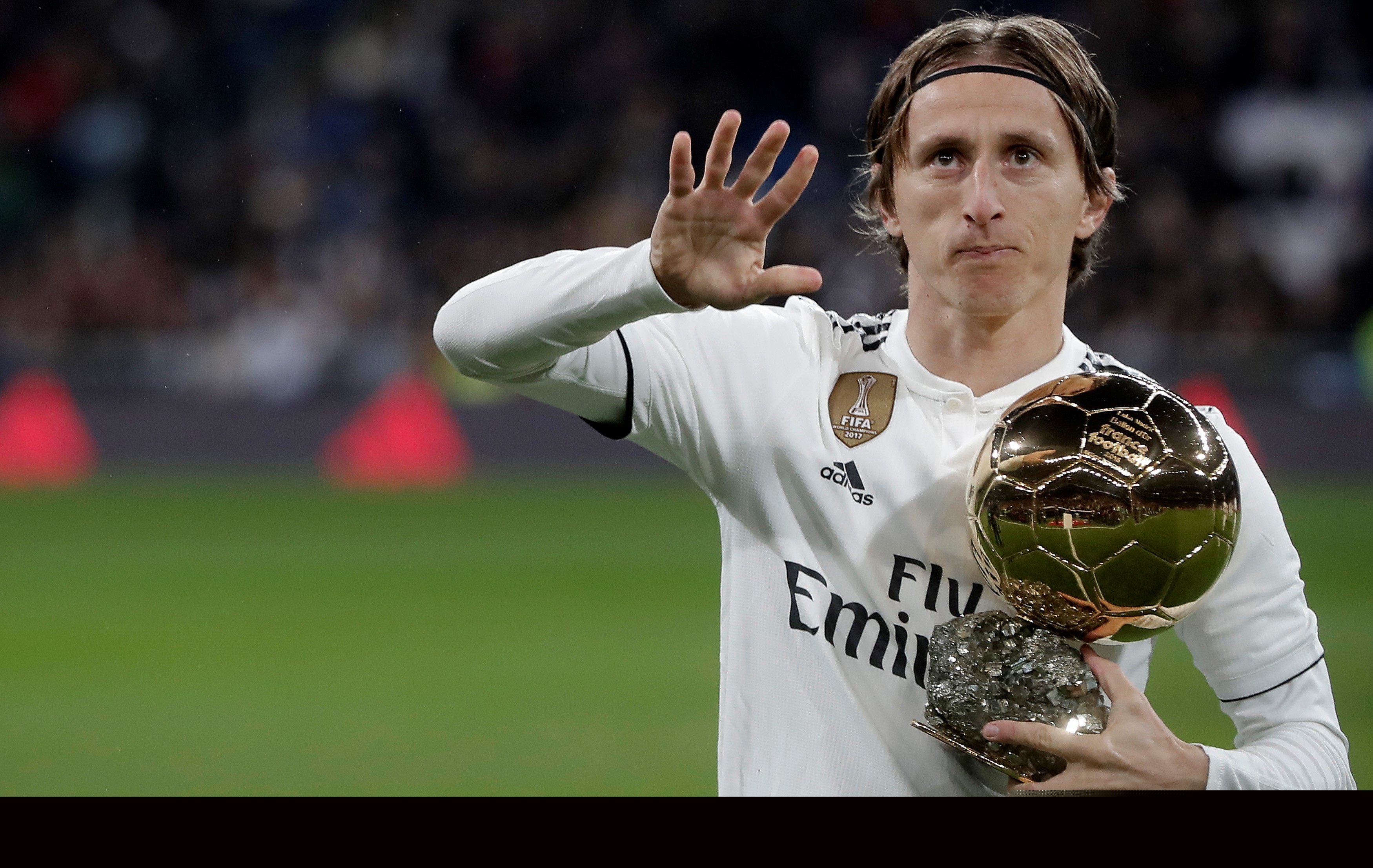 都体：尤文要求斯帕莱蒂遵守正装规定，比赛时不可以穿运动服