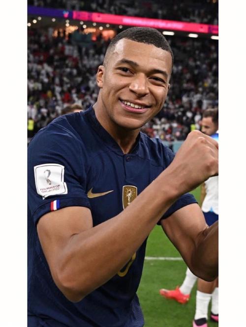 篮球篮网主力球员恢复训练，状态回升