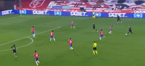 简直令人叹为观止，11年前的今天，拉姆塞打进了欧冠历史上最伟大的进球之一